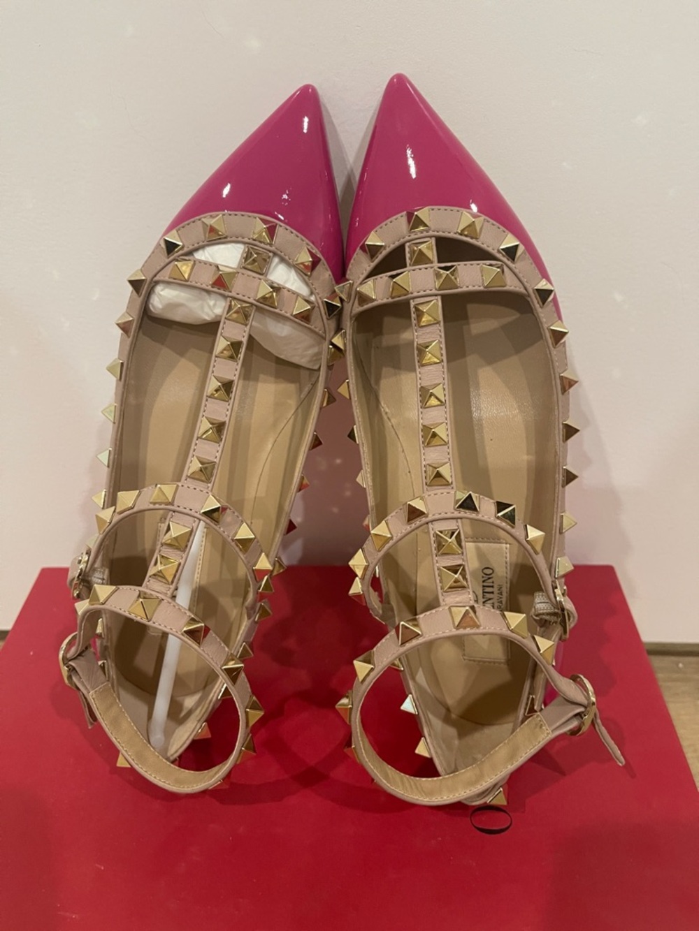Valentino Garavani Hot Pink Patent Pointed Rockstud T‑Strap Flats with Nude Trim